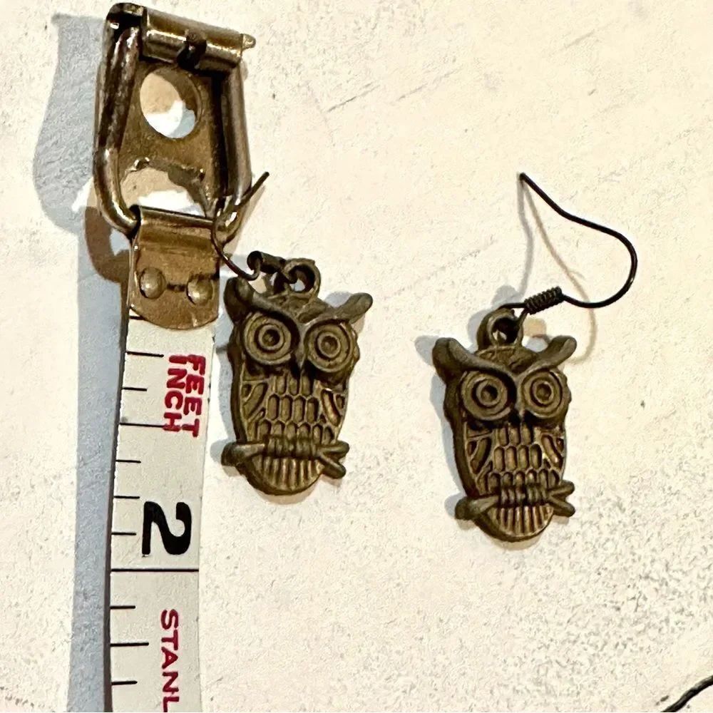 Small brass tone owl earrings - Picture 3 of 9